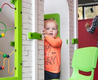 IKC speelhoek voor kinderen in fastfood restaurant KFC