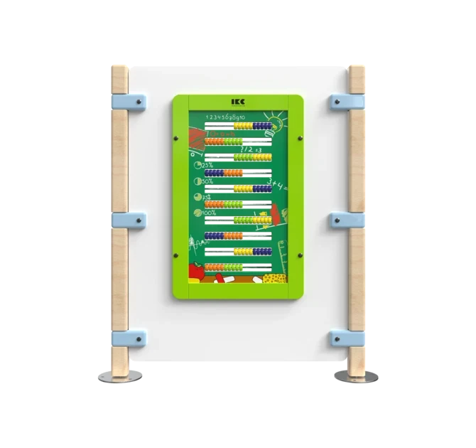 Hekwerk voor een kinderhoek met een wandspel | IKC hekwerken
