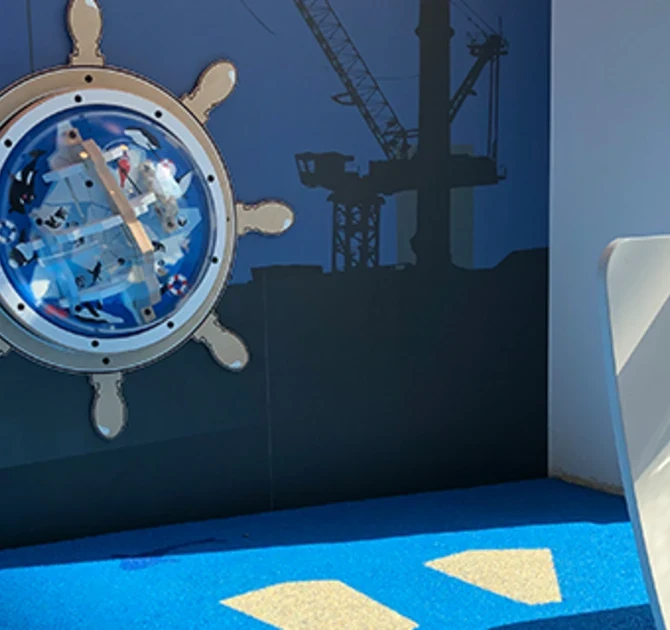 IKC speelhoek met Arctic zee thema en het speelboot All Aboard speelsysteem in het Mein Outlet shopping center in de havenstad Bremerhaven in Duitsland