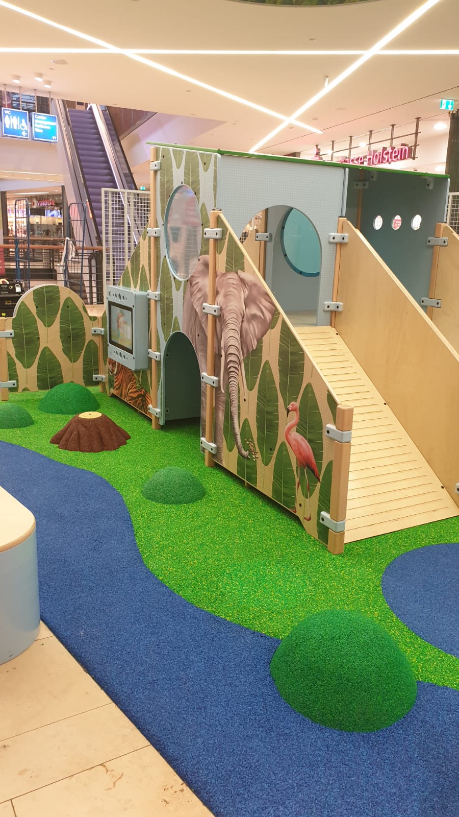 IKC-Spielecke für Kinder im Einkaufszentrum Marktplatz in Deutschland