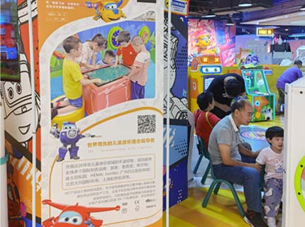 Banner Super Wings kids club in Xintian 360 Plaza winkelcentrum Banner Super Wings kids club in Xintian 360 Plaza winkelcentrum