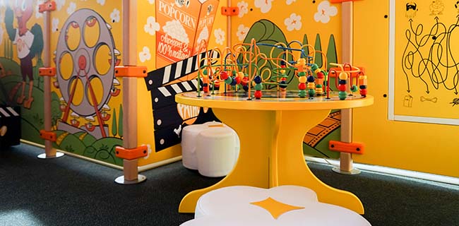 Beadstree Table in the kids' play corner at cinema Pathé Helmond