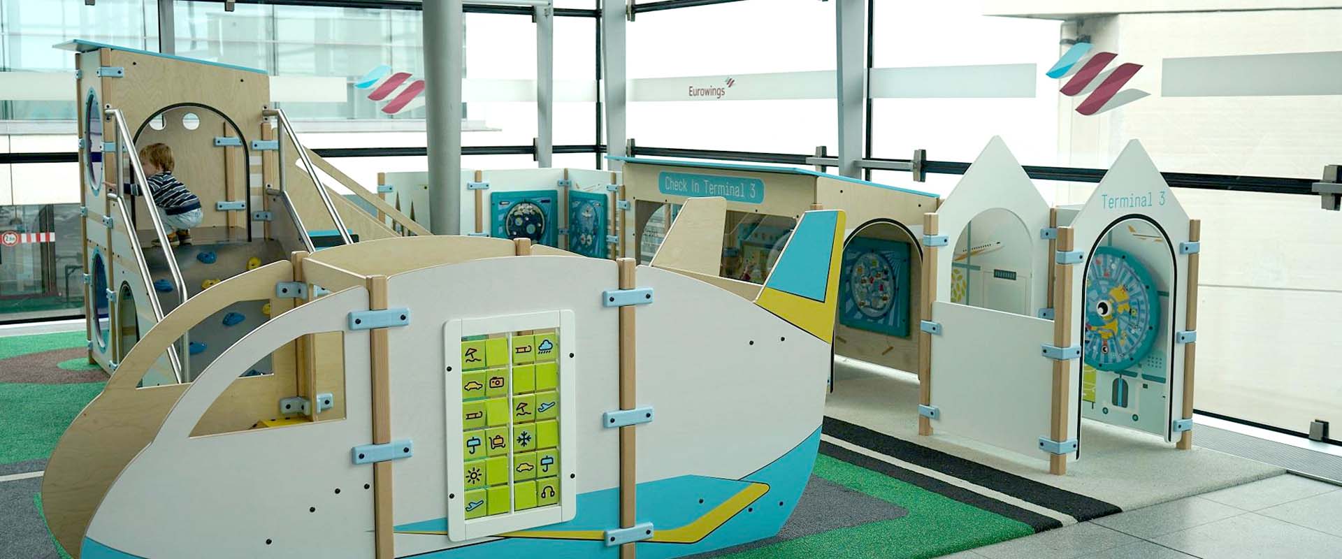 Airport Köln I Waiting for a flight is made easier with various IKC play concepts Airport Köln I Waiting for a flight is made easier with various IKC play concepts