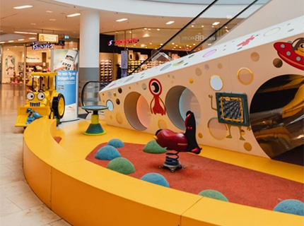 IKC speelhoek met ruimte thema in winkelcentrum Rheinpark Center Neuss
