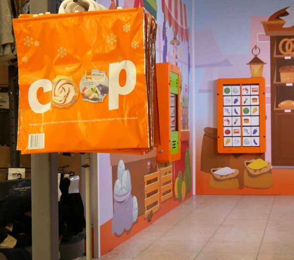 Supermarkt met kinderhoek Supermarkt met kinderhoek